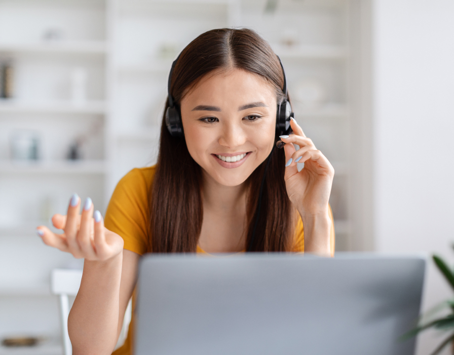 Expert on a phone call discussing the shift to a cloud-based contact centre solution from Bell.