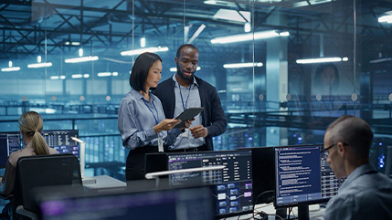 A modern security operations team monitoring digital data screens, highlighting Bell’s 700+ cybersecurity experts who deliver scalable cybersecurity solutions.