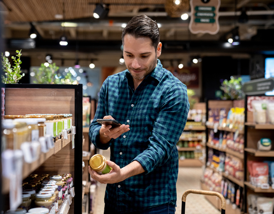 Customer having a great experience in a retail store leveraging Meraki’s network infrastructure.